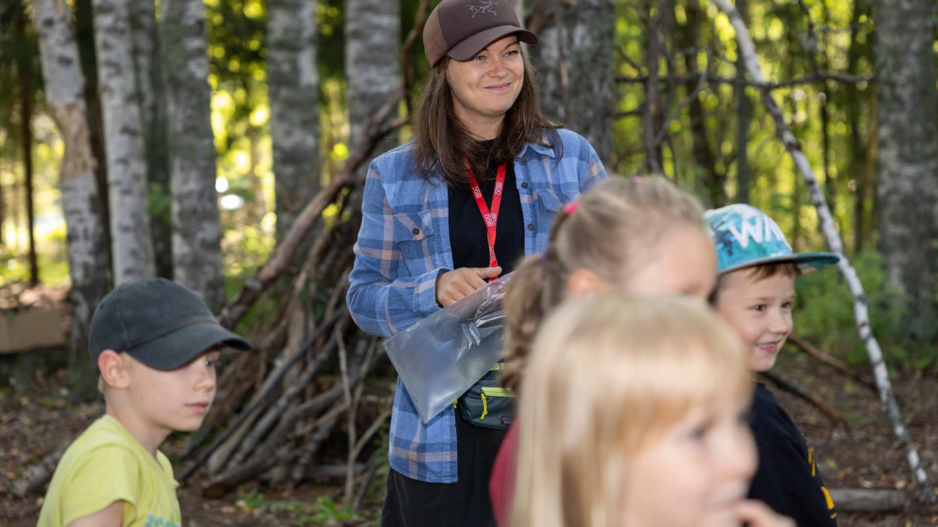 Luokanopettaja Elise Oikari Ulkona Opettaminen Tuo Oppilaiden P iv n luokanopettaja-elise-oikari-ulkona-opettaminen-tuo-oppilaiden-p-iv-n