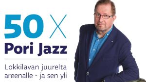 Tiedotuskuva Yle Satakunnan ohjelmasarjasta 50 x Pori Jazz, kuvassa toimittaja Pertti Pitkonen.