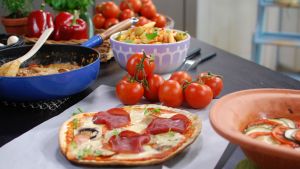 Tomatpizza med bresaola. Tomatpizza med bresaola.