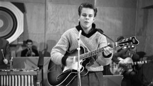 Rock-Jerry uppträder i televisionen år 1959 Rock-Jerry alias Kaj Järnström esiintyy 19.11.1959 Music Music Music -ohjelmassa, jossa hänet valittiin Suomen rock-kuninkaaksi.