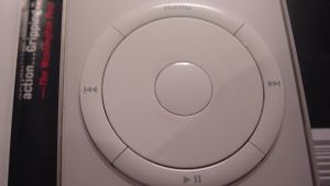 Ensimmäisessä iPodissa ei todellakaan kosketeltu näyttöä ipod click wheel
