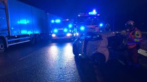 Den senare olyckan i Vanda där fem personer skadades allvarligt. Trafikolycka i mörkret med blåljus.