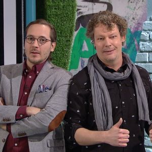Moraalimittarin juontaja Lasse Poser ja asiantuntija Tuukka Tomperi