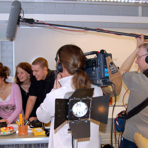 Koulussa kuvataan tv-ohjelmaa