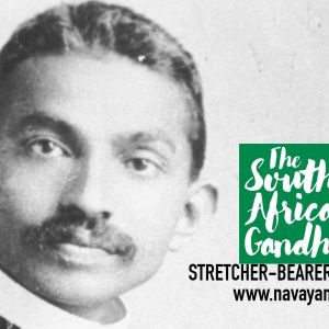 viiksekäs nuori mies katsoo kiinteästi kameraan