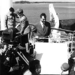 Loppukohtauksen kuvauksissa, Kassila kameran takana (1962) Tähdet kertovat, komisario Palmu -elokuvan kuvauksissa (1962).