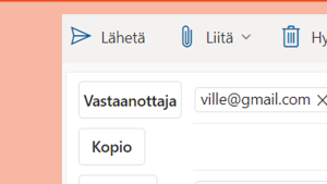 Hotmailin sähköpostinäkymä: Ainon osoite ei näy muille vastaanottajille. Sähköpostinäkymä.