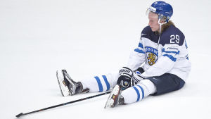 Patrik Laine blev vald till MVP i VM 2016, men fick inget guld med sig hem. Patrik Laine fick inleda sin A-landslagskarriär med ett silver. Så klart.