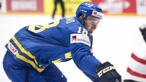 Mikael Backlund lämnar Tre Kronor inför semifinalen. Mikael Backlund.