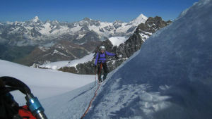 Toisenlaisten unelmien jahtaamista. Strahlhorn 4190m. Viivi Maria Saarenkylän Sveitsin vaihto-oppilasvuodelta.
