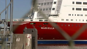 Viking Line saa valtiolta noin 25 miljoonaa euroa joka vuosi risteilyalusten työntekijöiden palkkatukea. Viking Mariella