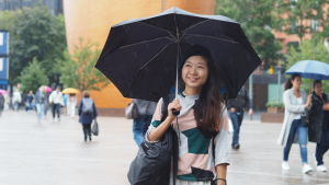 Hikari Yamanokuchi reser världen runt för att träffa mor- och farmödrar