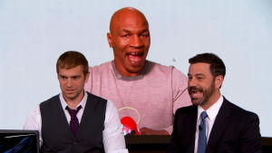 Matthias Niessner esitteli teknologiaansa Jimmy Kimmel Live -ohjelmassa. Jimmy Kimmel matkii Mike Tysonia.