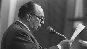 Veikko Vennamo var Timo Soinis stora politiska förebild. Vennamo ledde landsbygdspartiet åren 1959-1979. Veikko Vennamo håller tal på Landsbygspartiets partidag 1972.