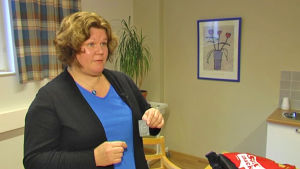 Suss Åhman ser stora brister i finländarnas kunskaper när det kommer till sexuellt våld. Suss Åhman, sexualterapeut från Folkhälsan.
