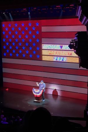 Michael Moore som president? Åtminstone på Broadway. Michael Moore på scen som presidentkandidat