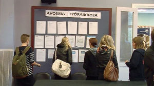 Antalet unga arbetslösa är lite mindre nu än för ett år sedan. Unga som söker arbete.