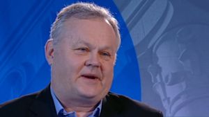 Jarmo Nieminen har tidigare representerat Samlingspartiet i Helsingforsfullmäktige men representerar numera De gröna. Jarmo Nieminen