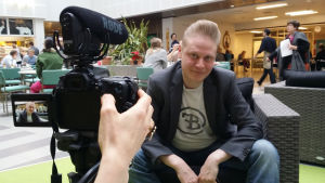 Toimittaja Tuomas Muraja ei usko ajatukseen totuudenjälkeisestä ajasta: "Eivät faktat ole minnekään kadonneet." Tuomas Muraja