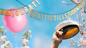 Bildcollage av studentmössa och texten "Bra jobbat! Grattis till studenten!"