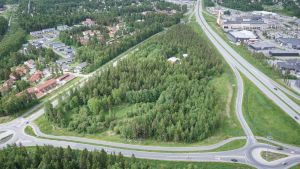 Stenkilen där Vasa stad planerar bygga bland annat ett sexton våningar högt hus. Vapenbrödrabyn till vänster och Stenhaga affärsområde till höger i bild. Huset skulle placeras nära sydspetsen, som på bilden ligger längst upp. Stenkilen där Vasa stad planerar bygga bland annat ett sexton våningar högt hus. Vapenbrödrabyn till vänster och Stenhaga affärsområde till höger i bild. Huset skulle placeras nära sydspetsen, som på bilden ligger längst upp.