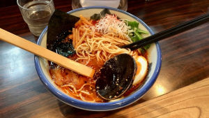 Ramen En skål med japansk ramen