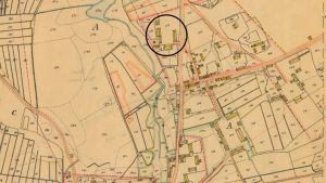 Karta över platsen där Pehr Stenberg och Elisabeth Catharina Turdfjæll uppförde sitt hem Hagalund i Umeå landskommun. Detalj från karta upprättad inför laga skifte 1839–1840 av Carl Erik Sandström. Den blå cirkeln markerar makarna Stenbergs gård Hagalund. I nedre högra hörnet syns landsförsamlingens kyrka, i dag benämnd Backenkyrkan.