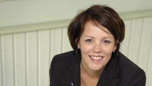 Pia Sundell vill lära barn att hantera onlinemiljöer, men under vuxen övervakning Pia Sundell