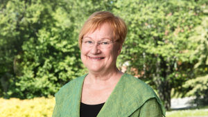 Tarja Halonen President Tarja Halonen ute i solskenet