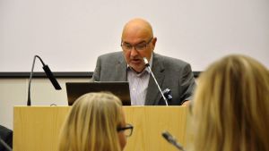 Lars-Erik Gästgivars. Lars-Erik Gästgivars (SFP), styrelseordförande i Korsholm.