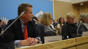 Samuel Broman ligger bakom den motion som nu lett till inledandet av förhandlingar. Samuel Broman (SFP) under diskussionen om fusionsförhandlingar med Vasa stad.