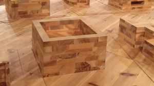 Betonibunkkeri olisi suojannut puista sisusta Ai WeiWein Ordos 100 pienoismalli Helsingin taidemuseossa