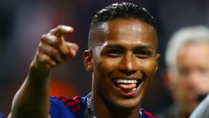Antonio Valencia förblir en Manchester United-spelare. Antonio Valencia.