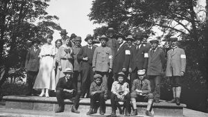 Lägrets tjänstemän på gruppbild. Tjänstemän på Sveaborgs fångläger 1918. Möjligtvis på vargön.