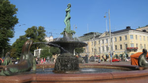 Havis Amandan patsas Helsingin kauppatorilla.