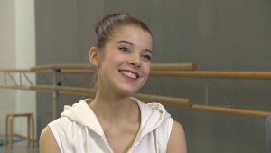 För Suvi Honkanen blir Helsingfors internationella balettävling karriärens sjätte tävling. Balettdansaren Suvi Honkanen deltar i Helsingfors internationella balettävling 2016