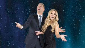 Mikko Silvennoinen ja Krista Siegfrids UMK17-juontaja Krista Siegfrids ja UMK17-kommentaattori Mikko SIlvennoinen