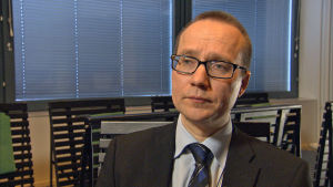 Rikostarkastaja Pekka Vasara johtaa KRP:n rahanpesun selvittelykeskusta Pekka Vasara, rikostarkastaja, KRP.