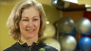 Christa Heinonen samlar in pengar för cancersjuka barn och unga och tränar för sommarens 1200 km långa cykeltur till Paris. Christa Heinonen i närbild.