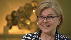 Henriette Helin-Soilevaara övervakar medicinering av djur på Evira. Henriette Helin-Soilevaara övervakar medicinering av djur på Evira.