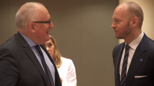 Europaminister Sampo Terho samtalade med EU-kommissionens viceordförande Frans Timmermans i Bryssel. Europaminister Sampo Terho samtalade med EU-kommissionens viceordförande Frans Timmermans.