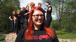 Anna-Maija Ihander, 37, on Slavonic Tractorin perustaja, turkulainen kääntäjä, joka opiskelee tällä hetkellä musiikkiteatteria Tampereen Ammattikorkeakoulussa. Anna-Maija Ihander ja Slavonic tractor