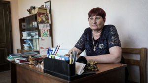 - Vi överger inte dem som är i nöd, säger Svetlana Pentjeva, förman för åldringshemmet i Luhansk. Pentjeva berättar att pengarna inte räcker till att finansiera åldringshemmet.
