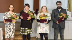 Bodil Granö (hedersomnämnande), Linda Smith (hedersomnämnande), Malin Slotte (II pris) och Rickard Eklund (I pris). Tredjepristagaren Camilla Thelestam kunde inte närvara vid prisutdelningen. Vinnare i Solveig von Schoultz-tävlingen 2016.