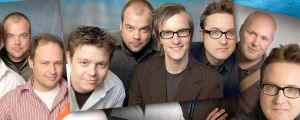 Programmakarna för Fyra sånger från Finland. Skådespelarna Max Forsman, Patrick Henriksen, Anders Slotte och André Wickström samt producent Henrik Thorson och fotograf Marco Hyvärinen. programmakare för fyra sånger om finland
