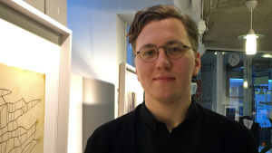 Pavel Petrov har märkt att det finns ett stort behov bland invandrare att uppleva saker tillsammans. Pavel Petrov i Luckans utrymmen.