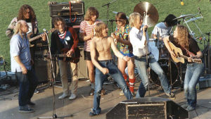 Saimaa-ilmiö Saimaa-ilmiön konkkaronkka koolla. (Mikkelin Urheilupuisto 1.6.1981) Juice Leskinen Slam vahvistettuna Eppu Normaalin ja Hassisen Koneen jäsenillä.