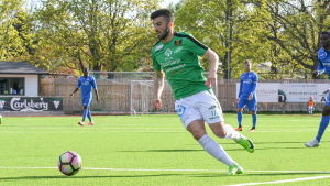 Felix De Bona var än en gång EIF:s målskytt. Felix De Bona, EIF.