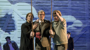 Harry Brjörkharryn isä lapsena, lähdössä hiihtäen kouluun. Annika Poijärvi, Taisto Reimaluoto ja Timo Torikka. Arktinen hysteria. Kuvassa Heikki Pitkänen, Annika Poijärvi, Taisto Tuominen, Timo Torikka ja Tarja Heinula.