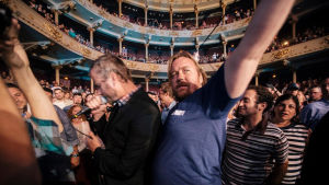 Isoveli ja pikkuveli: Matt Berninger (vas.) ja Tom Berninger. mistaken for strangers,